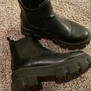 chelsea boots